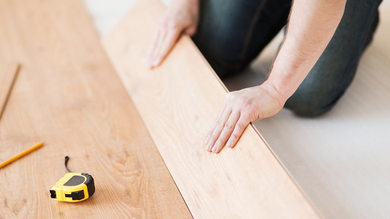 #Branche1# verlegt Klickvinyl