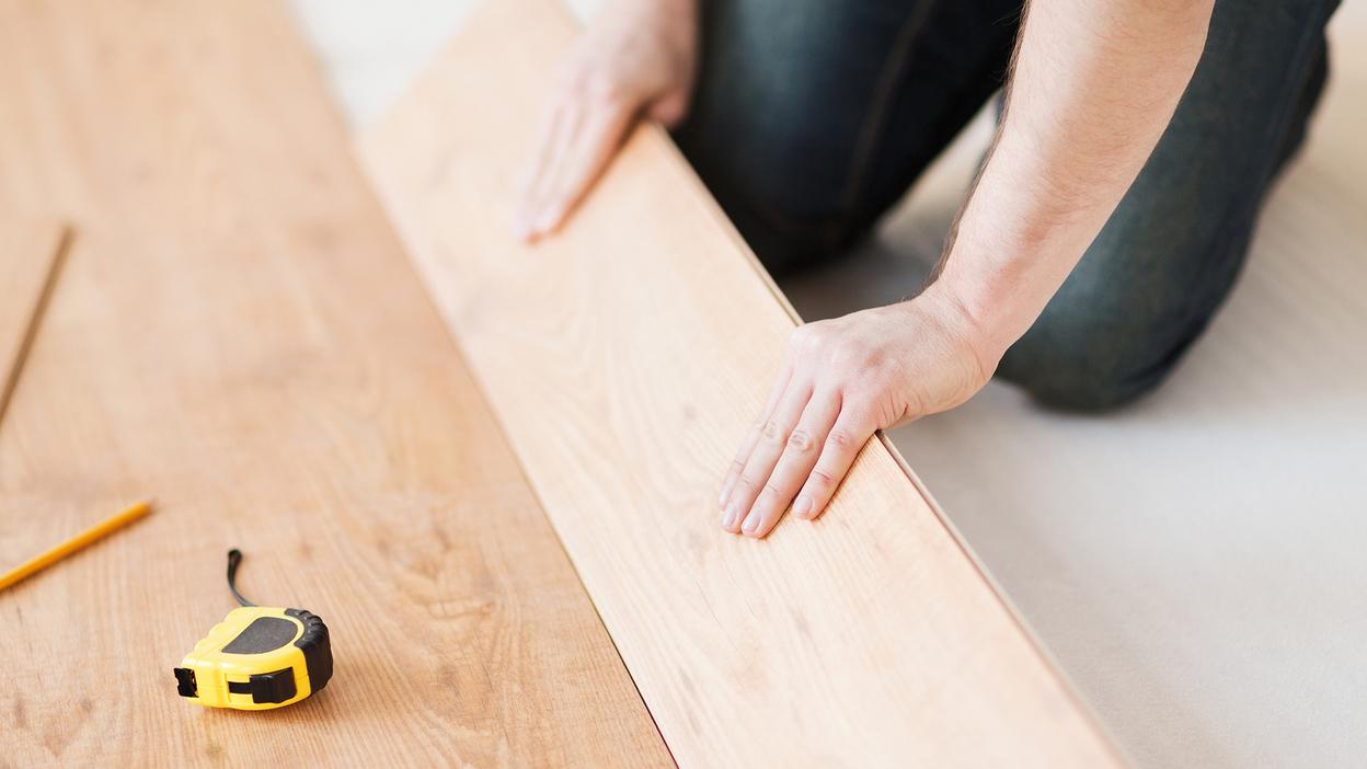 #Branche1# verlegt Klickvinyl